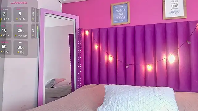 Snapshot of littleebonny chatting on October 22, 2025, 12:59 pm littleebonny online show from October 22, 2025, 12:59 pm