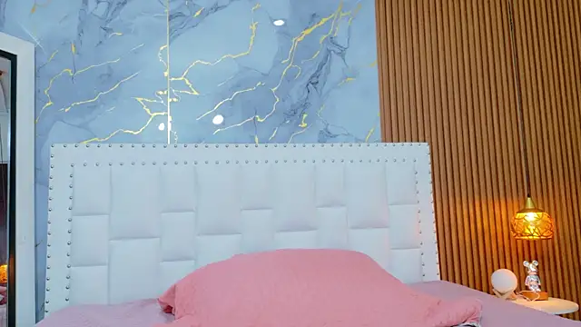 Snapshot of littleebonny chatting on October 13, 2025, 12:40 pm littleebonny online show from October 13, 2025, 12:40 pm