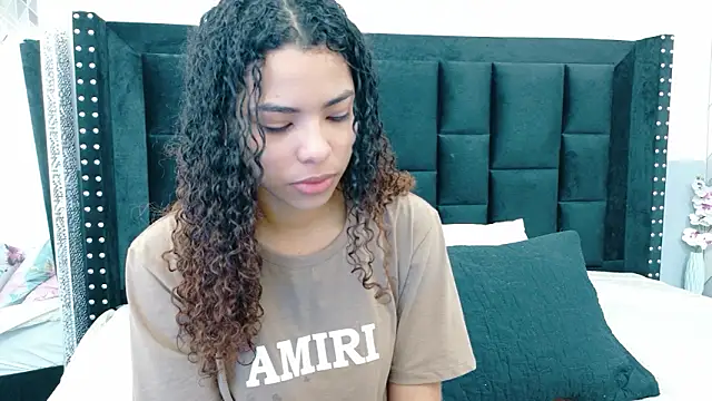 Snapshot of littleebonny chatting on January 18, 2026, 7:50 pm littleebonny online show from January 18, 2026, 7:50 pm