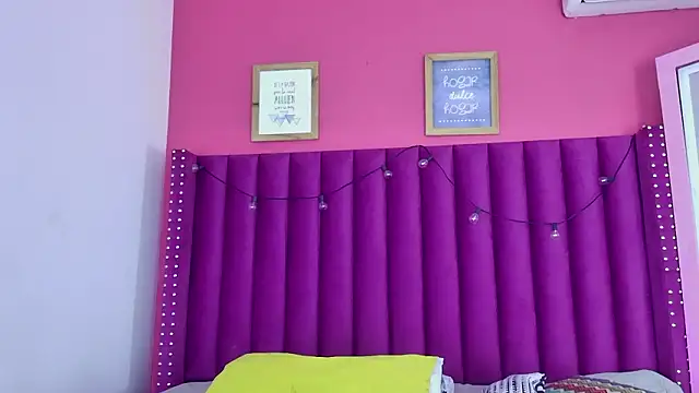 Snapshot of littleebonny chatting on February 1, 2026, 8:07 pm littleebonny online show from February 1, 2026, 8:07 pm