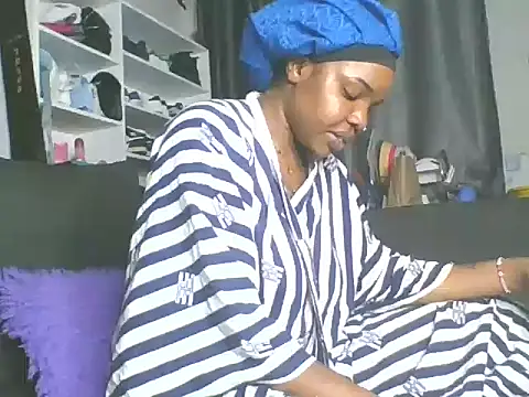 Snapshot of sweet_bigclit chatting on October 8, 2025, 5:31 am sweet bigclit online show from October 8, 2025, 5:31 am