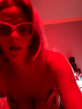 Snapshot of vixendoll87 chatting on October 19, 2025, 1:41 am vixendoll87 online show from October 19, 2025, 1:41 am