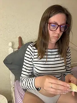 BeatriceTender online show from May 24, 2026, 7:47 pm