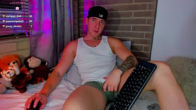 liam oficial02 online show from February 17, 2026, 1:47 am