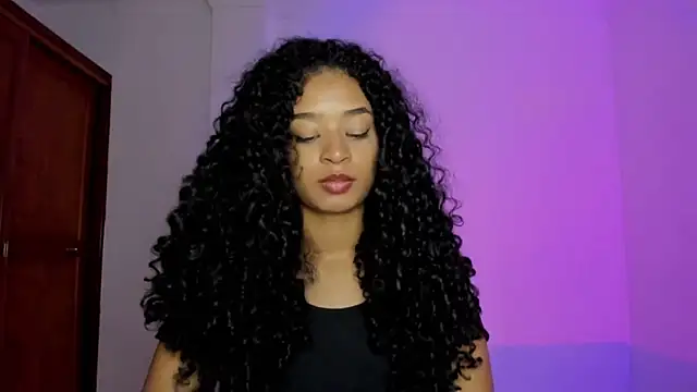 avellanatammy online show from November 25, 2025, 11:48 pm