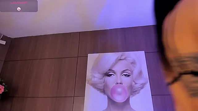 Snapshot of AgattaDuque chatting on November 10, 2025, 10:37 pm AgattaDuque online show from November 10, 2025, 10:37 pm