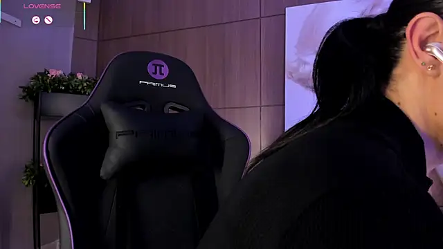 Snapshot of AgattaDuque chatting on January 15, 2026, 12:03 am AgattaDuque online show from January 15, 2026, 12:03 am