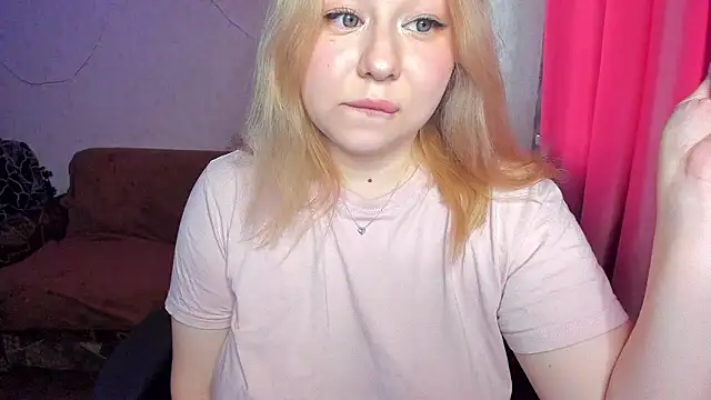 Snapshot of Milafoxxxy chatting on October 29, 2025, 6:01 am Milafoxxxy online show from October 29, 2025, 6:01 am