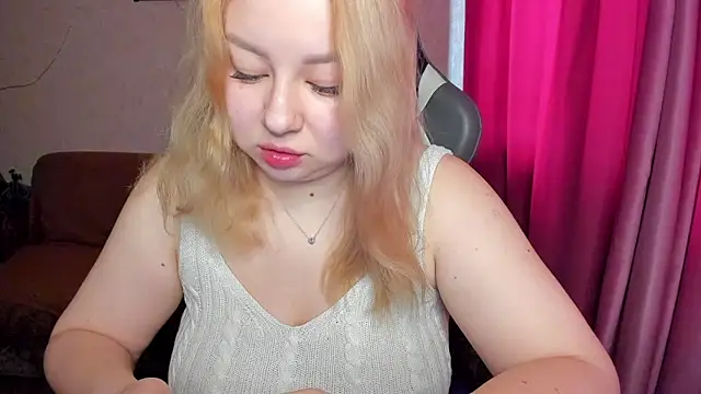 Milafoxxxy online show from November 6, 2025, 7:56 am