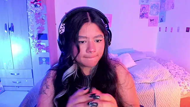 StephaniFox online show from February 26, 2025, 6:15 pm