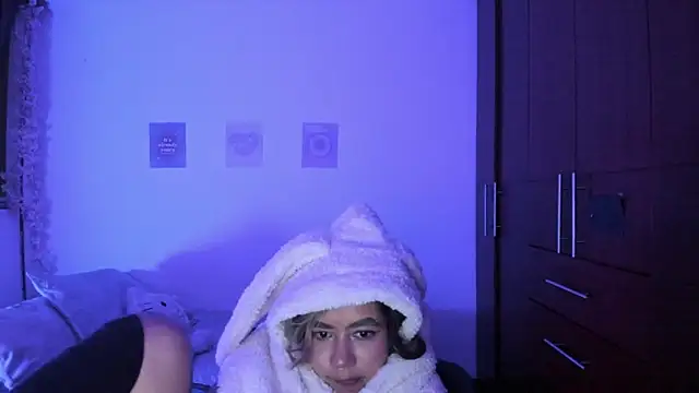 StephaniFox online show from October 28, 2025, 11:58 pm