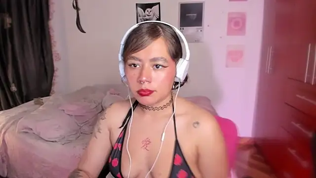 StephaniFox online show from February 10, 2026, 11:48 pm