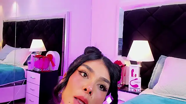 Holly Brensonexx  online show from February 18, 2025, 4:47 pm