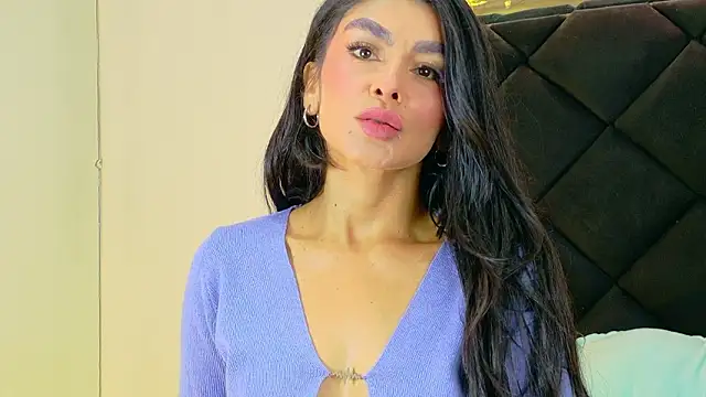 Snapshot of Holly_Brensonexx_ chatting on February 24, 2026, 12:50 pm Holly Brensonexx online show from February 24, 2026, 12:50 pm