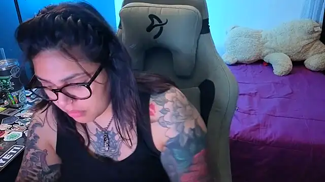 miacanela xo online show from June 4, 2026, 1:43 am