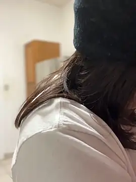 miacanela xo online show from November 27, 2025, 4:02 am