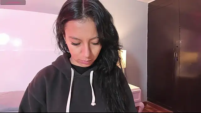 Tamaraakins online show from November 10, 2025, 12:32 pm