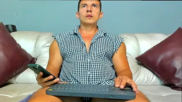 derekk frostt online show from June 25, 2026, 2:42 am