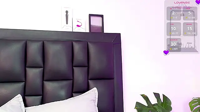 SoofiRosse online show from September 10, 2025, 8:19 pm