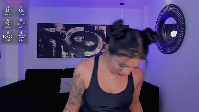 NicoleSanz  online show from January 29, 2025, 5:35 pm