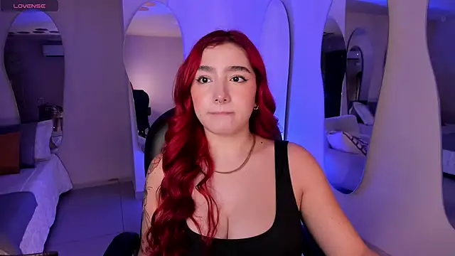 Snapshot of ViolettCastel chatting on October 2, 2025, 6:33 pm ViolettCastel online show from October 2, 2025, 6:33 pm