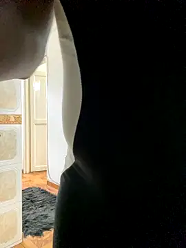 Snapshot of sweetsarabig22cm chatting on September 20, 2025, 4:23 pm sweetsarabig22cm online show from September 20, 2025, 4:23 pm