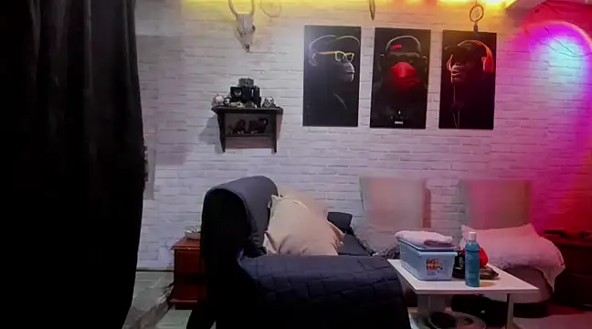 Kimmymadison- online show from February 15, 2025, 12:37 am