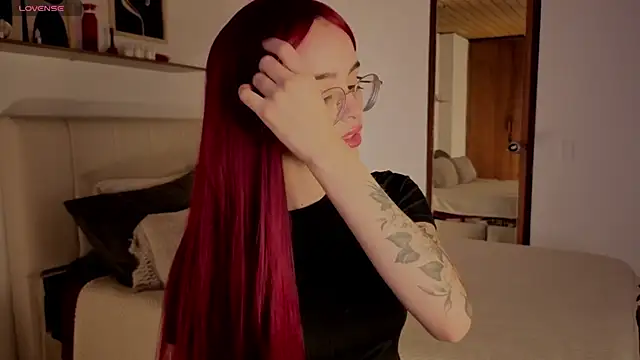 Snapshot of Roxxy_mora chatting on October 20, 2025, 10:10 pm Roxxy mora online show from October 20, 2025, 10:10 pm