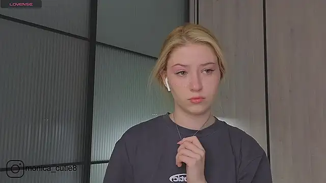 Monikacutie online show from March 11, 2025, 4:08 am