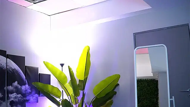 Snapshot of RaquelleVon chatting on October 5, 2025, 8:49 am RaquelleVon online show from October 5, 2025, 8:49 am