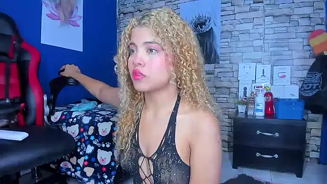 sofiacastillo01 online show from March 7, 2025, 12:56 pm