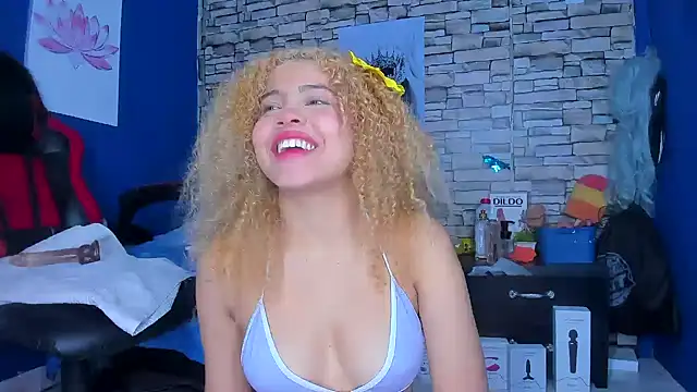 sofiacastillo01 online show from February 25, 2025, 4:46 pm
