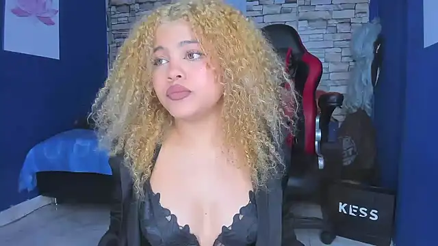 sofiacastillo01 online show from February 20, 2025, 5:41 pm
