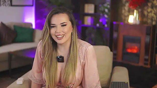 Snapshot of EvaSunderland chatting on March 11, 2025, 8:20 pm EvaSunderland online show from March 11, 2025, 8:20 pm