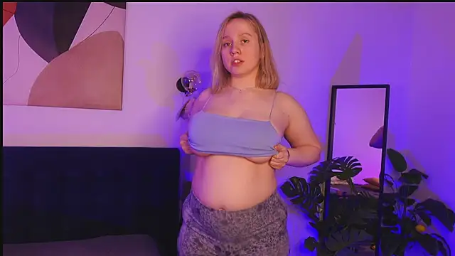 Snapshot of MrsPrude chatting on February 24, 2025, 8:49 am MrsPrude online show from February 24, 2025, 8:49 am