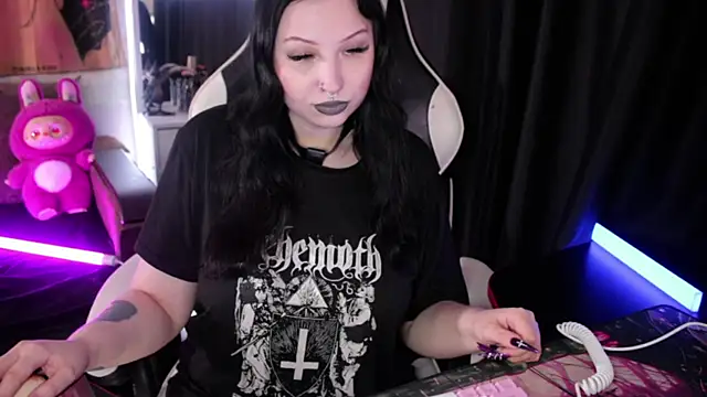Kitty goth online show from August 3, 2026, 8:48 pm