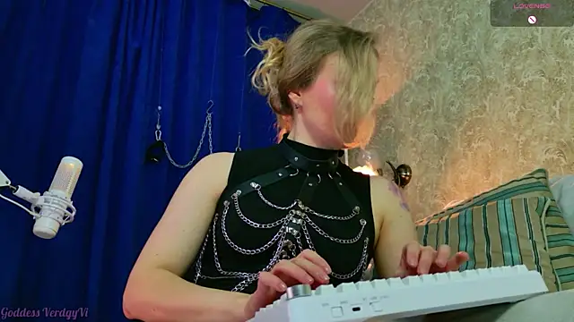 Snapshot of VerdgyMiller chatting on November 10, 2025, 7:46 am VerdgyMiller online show from November 10, 2025, 7:46 am