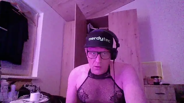 Bigthroaterboy online show from November 4, 2025, 8:23 pm