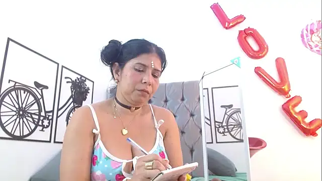 YUSELFI ROSS  online show from March 2, 2025, 9:41 pm
