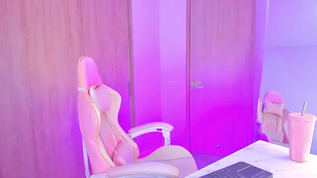 Snapshot of angelinalodge1 chatting on January 25, 2025, 8:21 am angelinalodge1 online show from January 25, 2025, 8:21 am