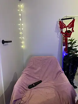 SmilingDutchie online show from December 16, 2024, 6:27 pm