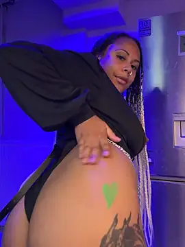 Snapshot of HaileyDiana chatting on October 16, 2025, 1:30 pm HaileyDiana online show from October 16, 2025, 1:30 pm