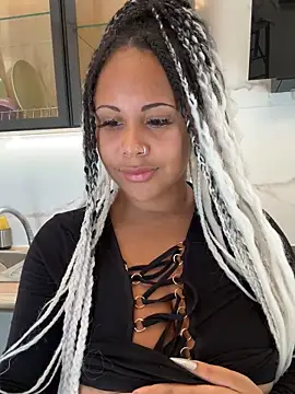 Snapshot of HaileyDiana chatting on October 5, 2025, 8:38 am HaileyDiana online show from October 5, 2025, 8:38 am