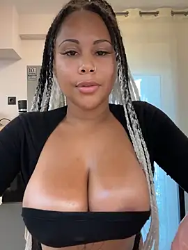 Snapshot of HaileyDiana chatting on October 14, 2025, 12:50 pm HaileyDiana online show from October 14, 2025, 12:50 pm