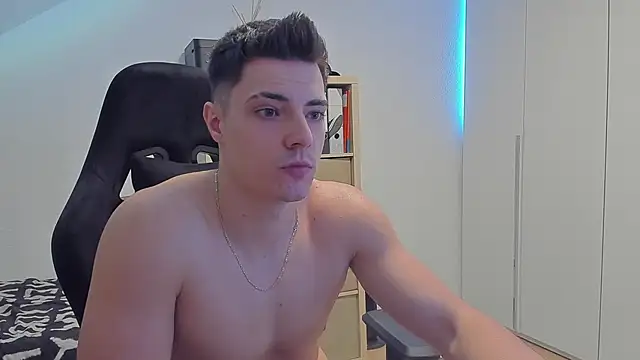 boywonderxxx online show from October 26, 2025, 4:51 pm