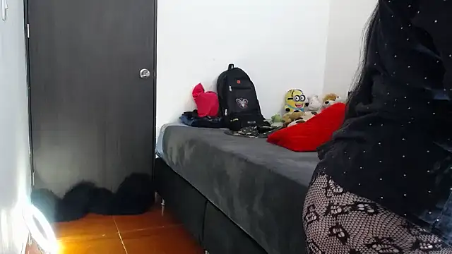 lili peach online show from April 17, 2026, 7:38 pm