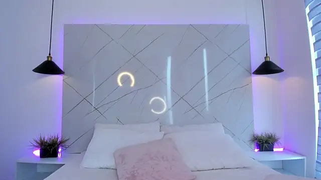 ANTONELLA  ROUSE  online show from April 10, 2026, 7:32 pm