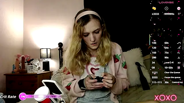 Snapshot of EllieeRose chatting on September 19, 2025, 8:24 pm EllieeRose online show from September 19, 2025, 8:24 pm