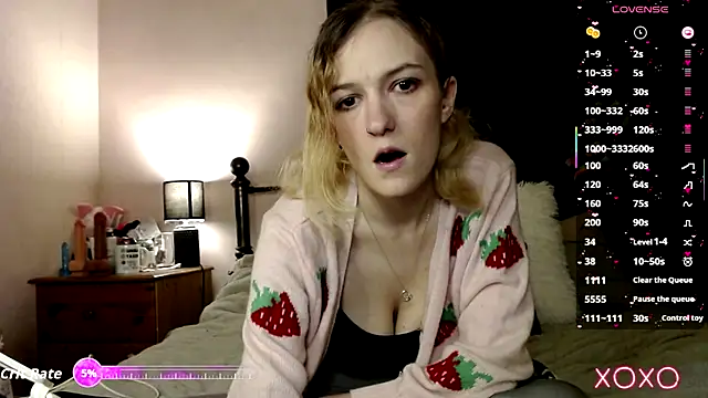 Snapshot of EllieeRose chatting on September 22, 2025, 11:22 pm EllieeRose online show from September 22, 2025, 11:22 pm