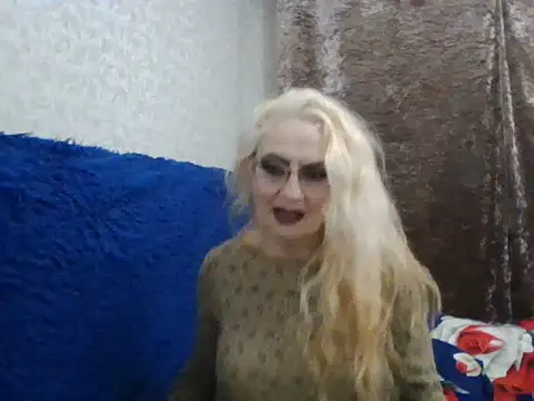 CarlyTreat online show from December 1, 2025, 3:02 pm